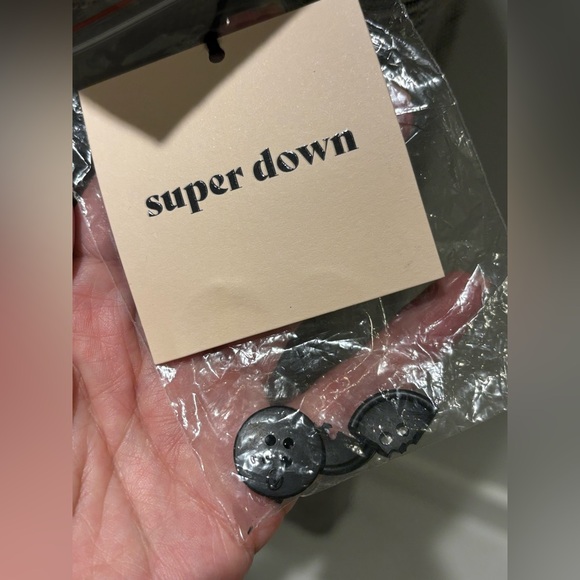 Superdown off the shoulder double breasted top - Picture 3 of 9